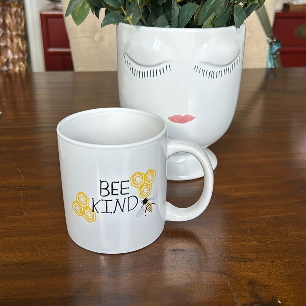 Mug new Bee kind print